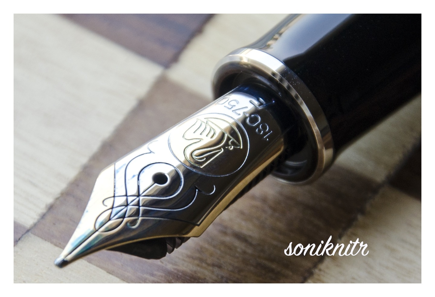 Pelikan百利金Souverän帝王系列M805蓝条钢笔评测
