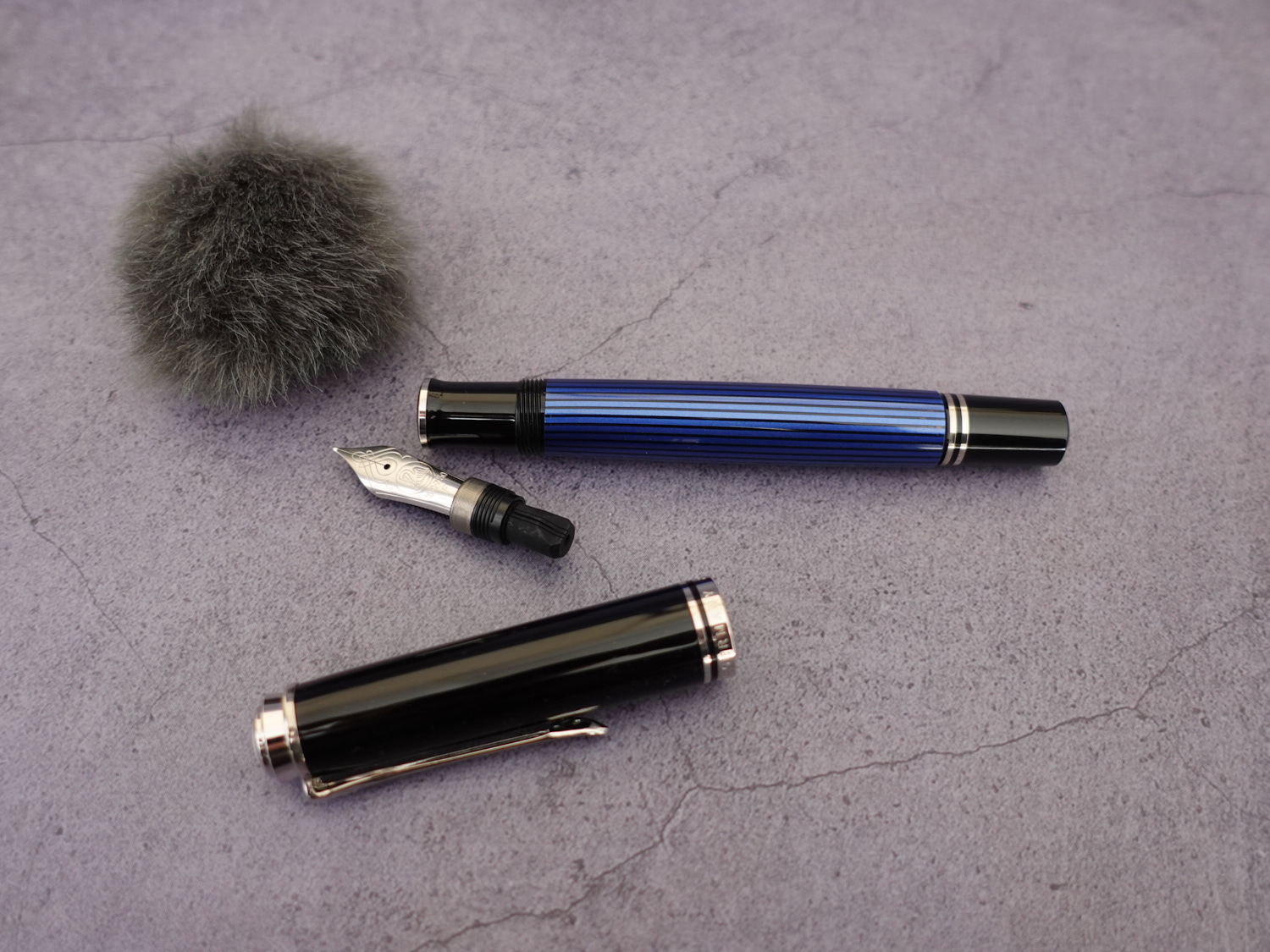 百利金M805蓝条18K活塞钢笔-14